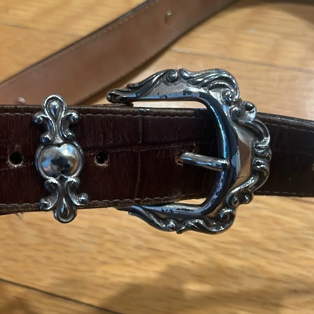 Brighton 1993 dark brown textured silver medallion accents belt size medium.